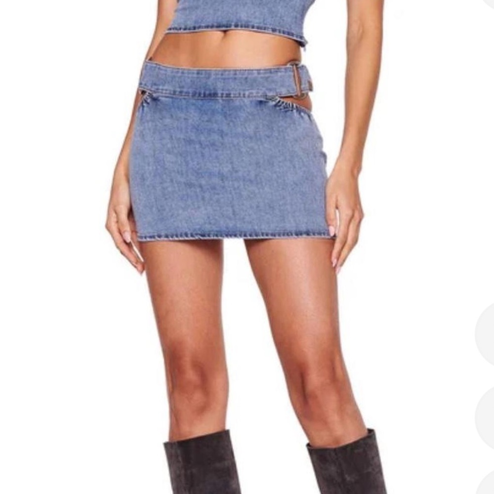 Stylish Blue Denim Mini Skirt
